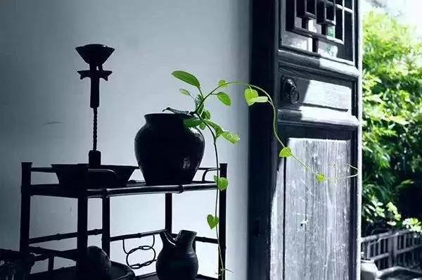 家里財(cái)運(yùn)只出不進(jìn)？跟客廳門窗風(fēng)水有大關(guān)系！